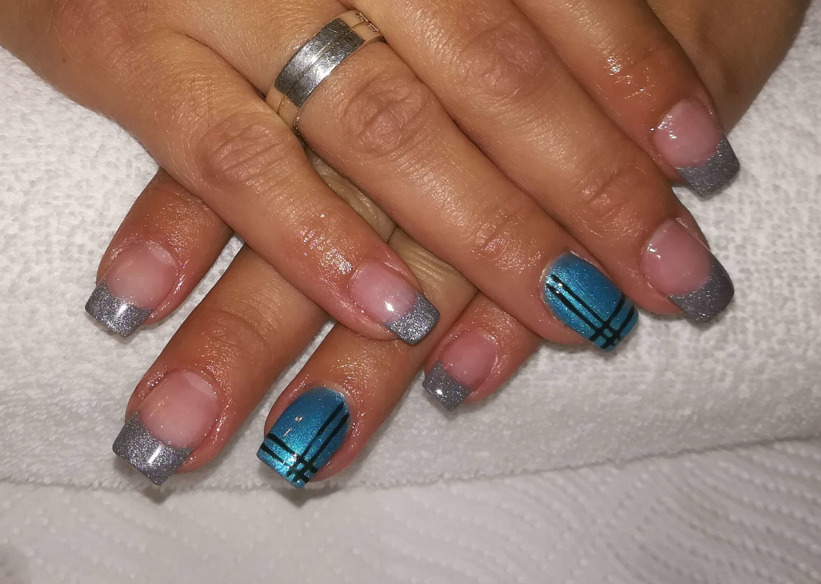 blaues Nageldesign von Melinda’s Nails