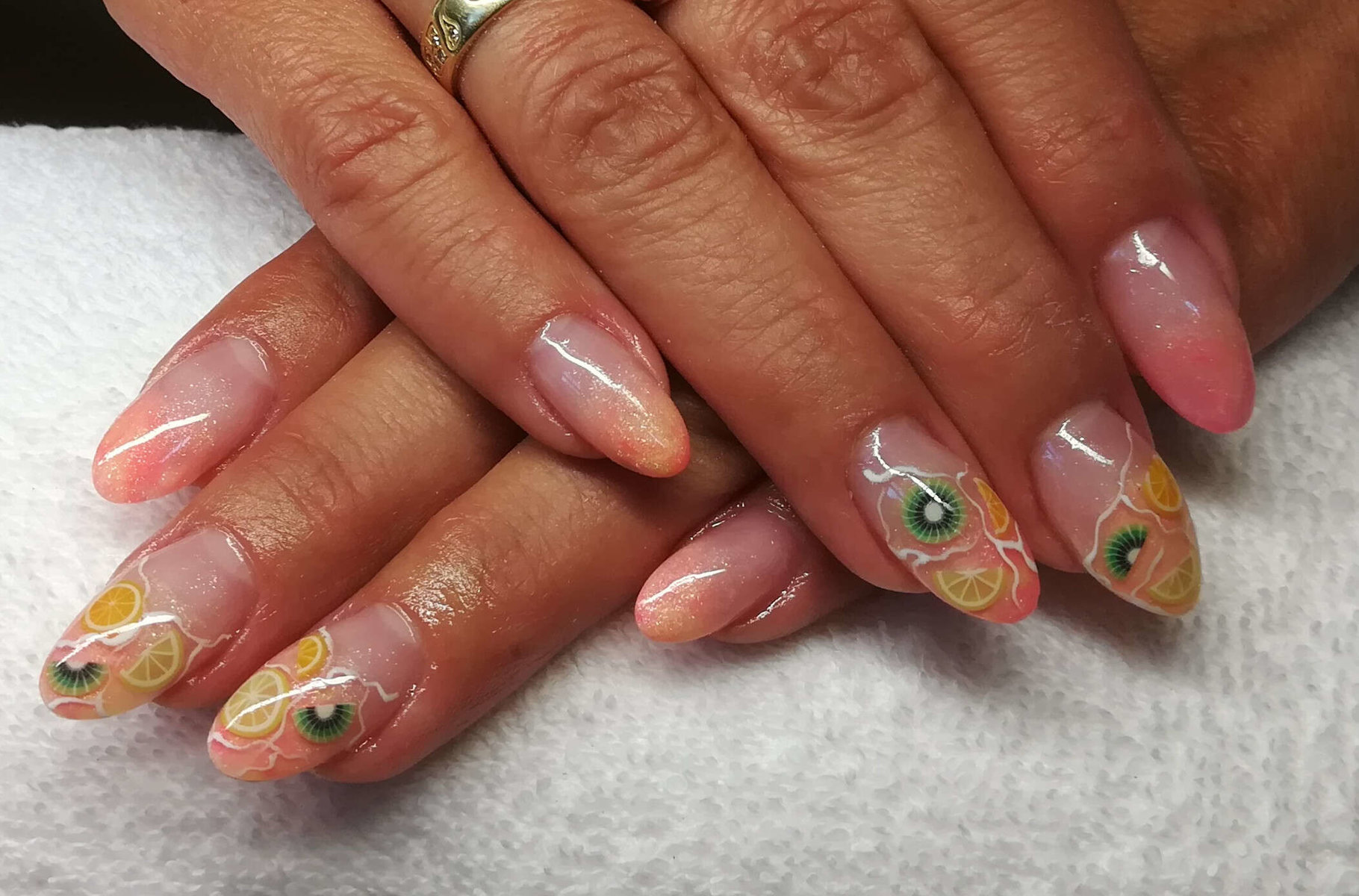 außergewöhnliche Gelnägel von Melinda’s Nails